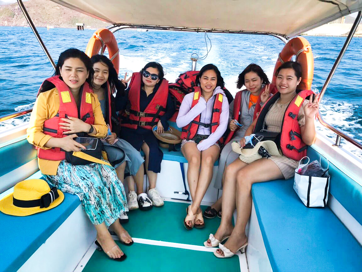 Cho-thue-cano-dao-song-khao-sat-du-an-theo-gio