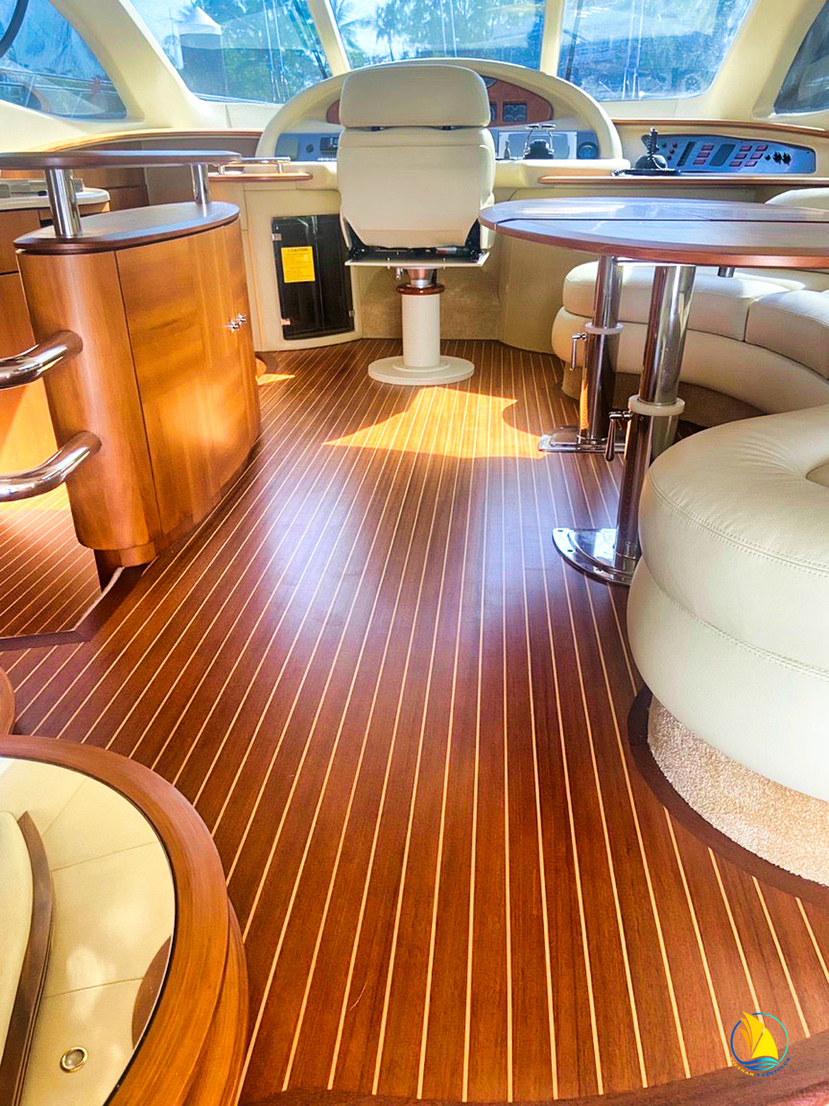 Cho-thue-du-thuyen-azimut-62-