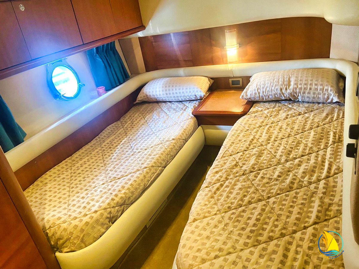 Cho-thue-du-thuyen-azimut-62-