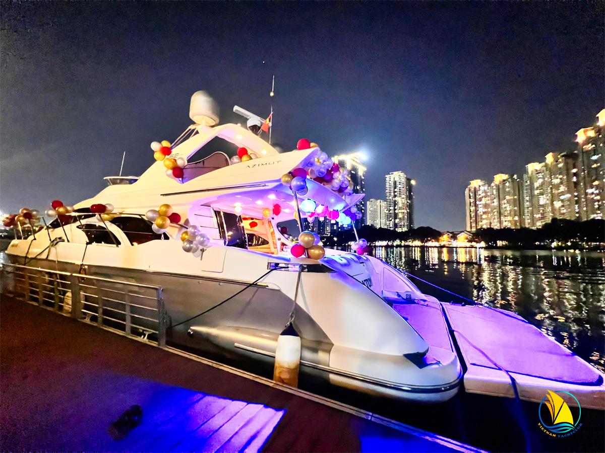Cho-thue-du-thuyen-azimut-62-