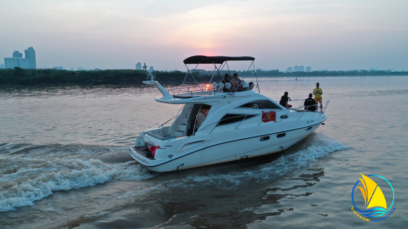 cho-thue-du-thuyen-ca-nhan-mini-yacht