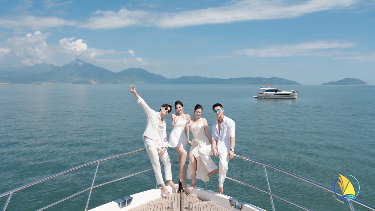 Cho-thue-du-thuyen-da-nang-20-khach-4-phong-ngu-cao-cap-trai-nghiem-thuong-luu