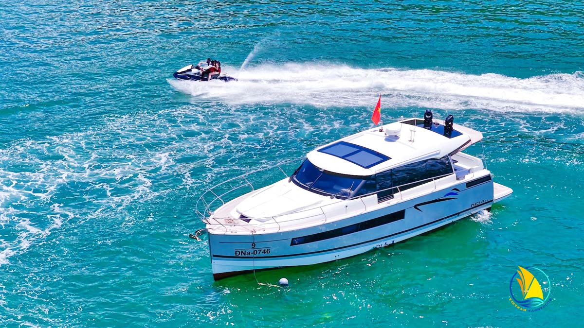 cho-thue-du-thuyen-da-nang-9-pax-2-phong-ngu-cao-cap