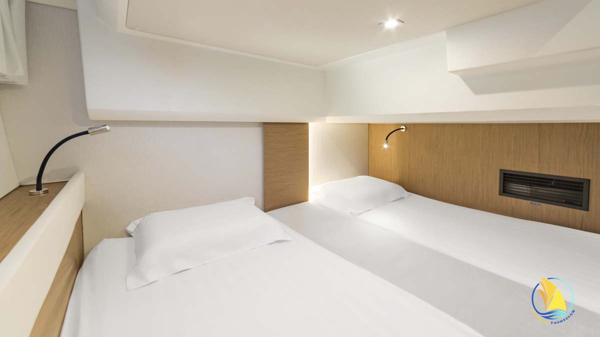 cho-thue-du-thuyen-da-nang-9-pax-2-phong-ngu-cao-cap