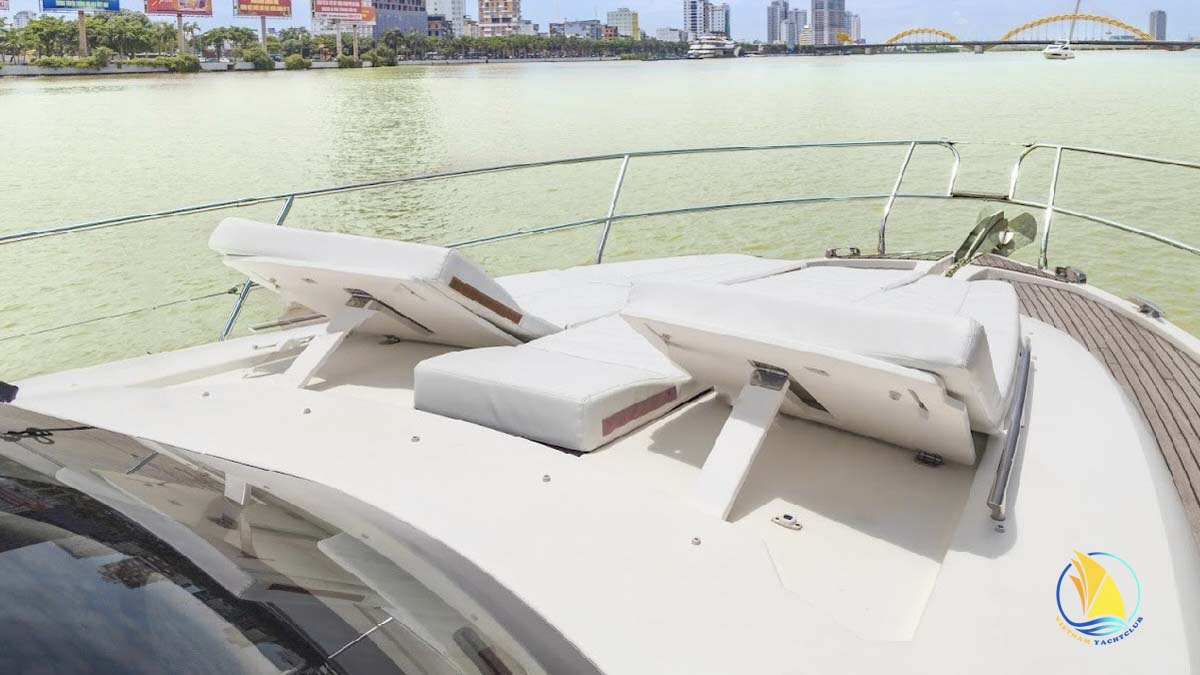 cho-thue-du-thuyen-da-nang-9-pax-2-phong-ngu-cao-cap