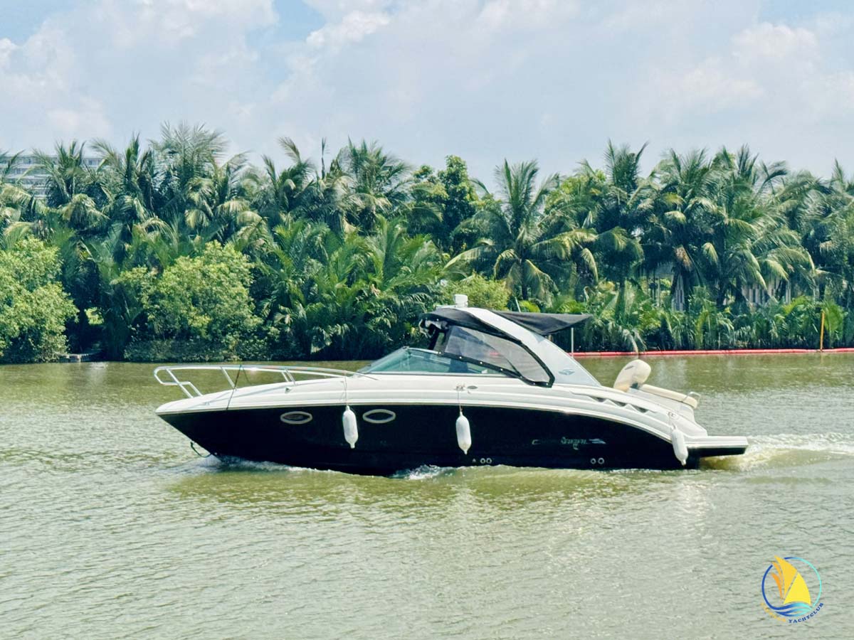 Luot-nhe-tren-song-cung-yacht-mini-chaparral-