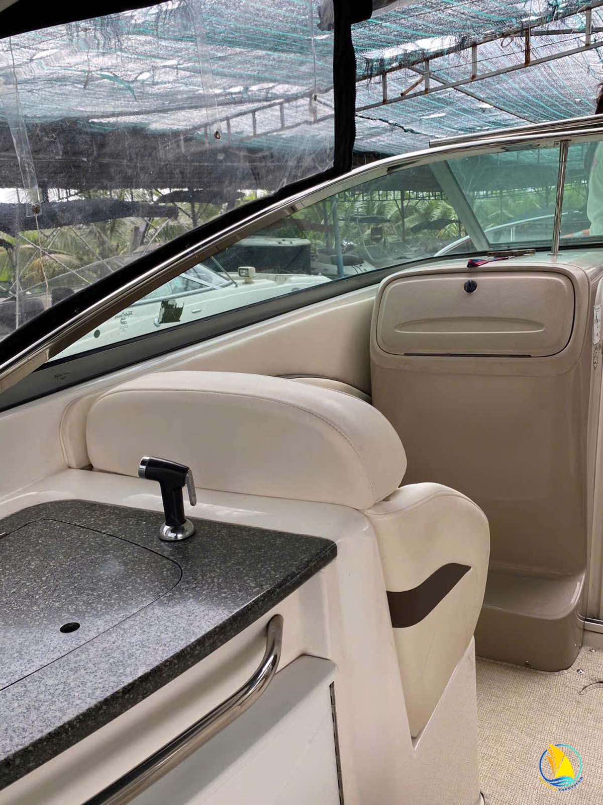 Luot-nhe-tren-song-cung-yacht-mini-chaparral-