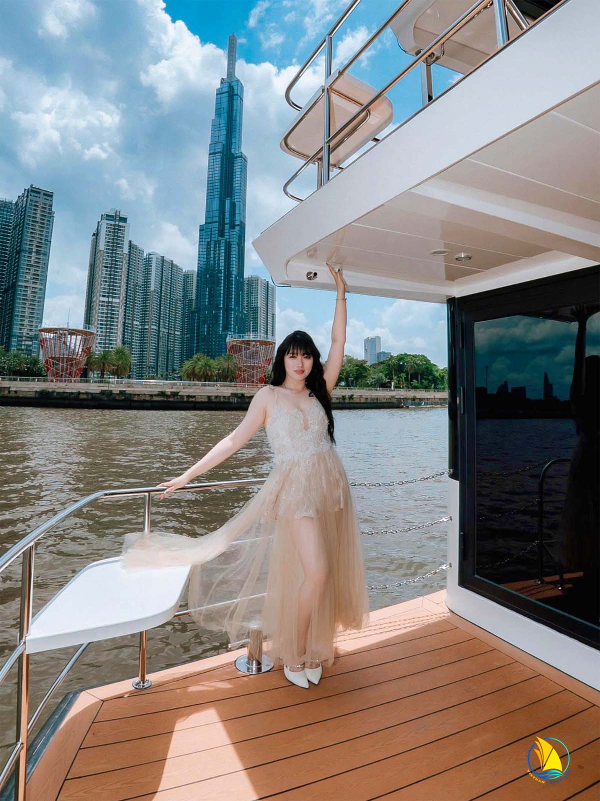 nha-thuyen-du-lich-16-khach-khong-gian-nghi-duong-rieng-tu-giua-dong-song