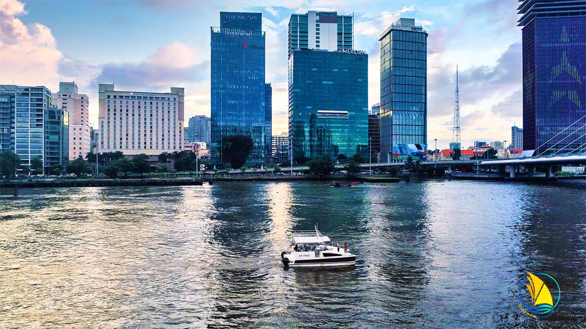 Tau-du-lich-2-than-hien-dai-khong-gian-rieng-tu-cho-nhung-khoanh-khac-dang-nho-tren-song