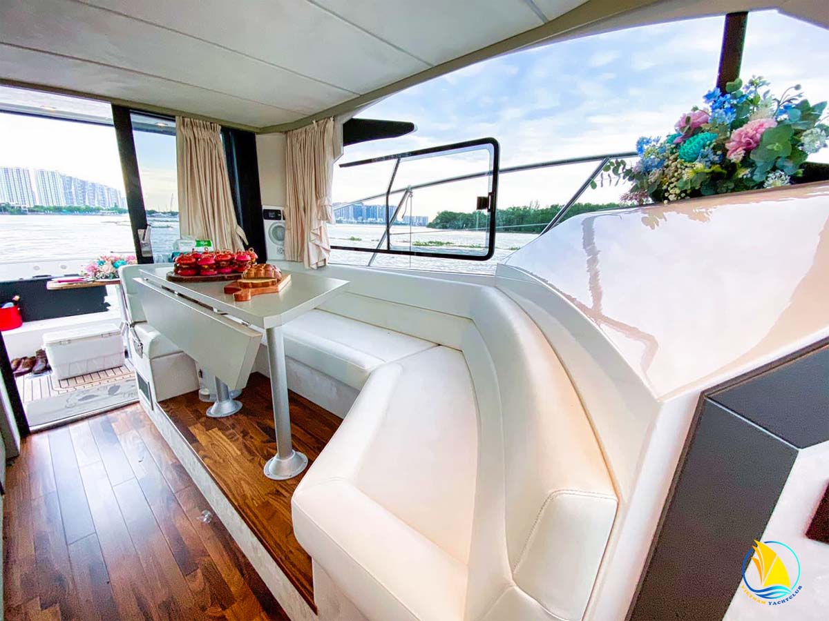 Trai-nghiem-dang-cap-tren-song-sai-gon-cung-du-thuyen-galeon-360-fly