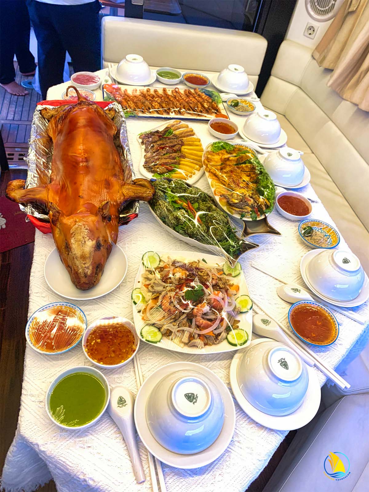 Trai-nghiem-dang-cap-tren-song-sai-gon-cung-du-thuyen-galeon-360-fly