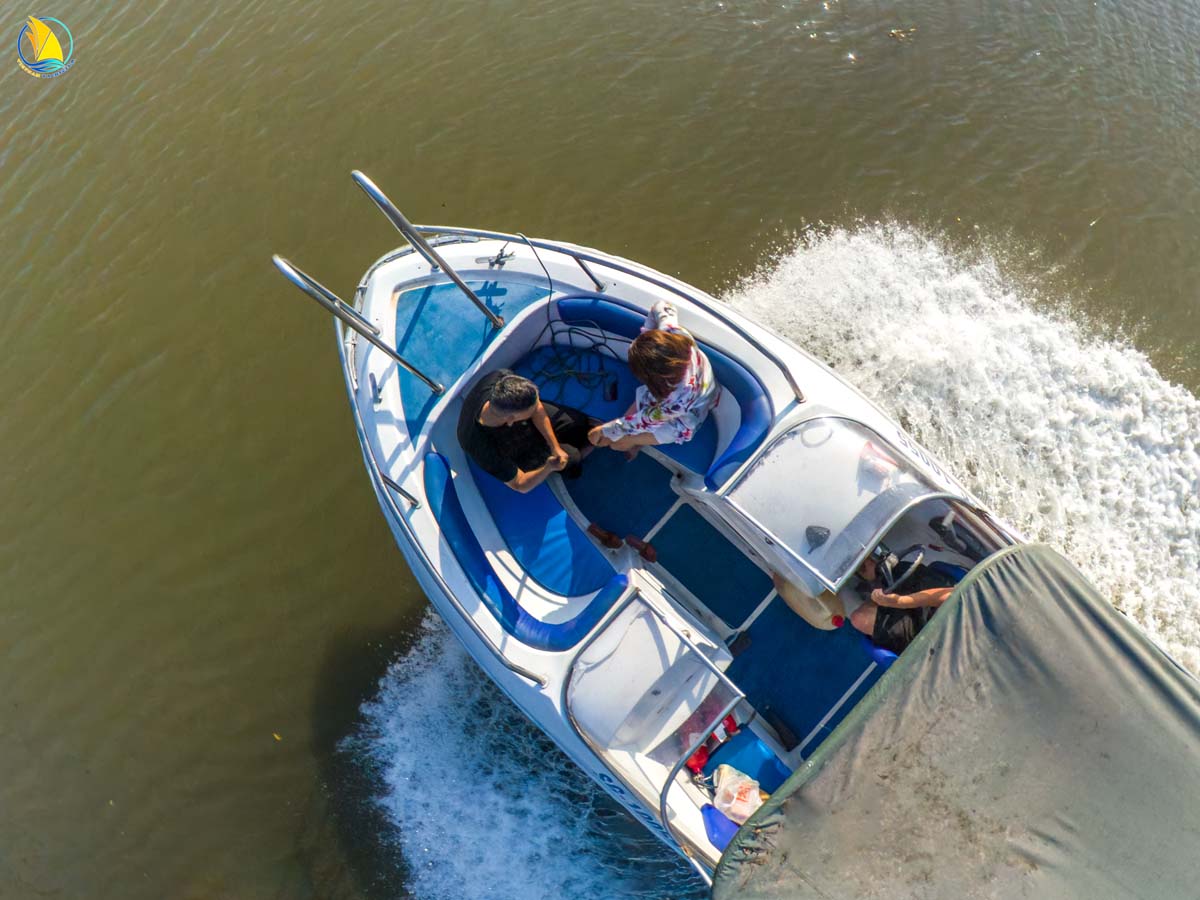 Trai-nghiem-dao-song-sai-gon-bang-cano-doi-mood-sieu-toc-chill-dung-dieu