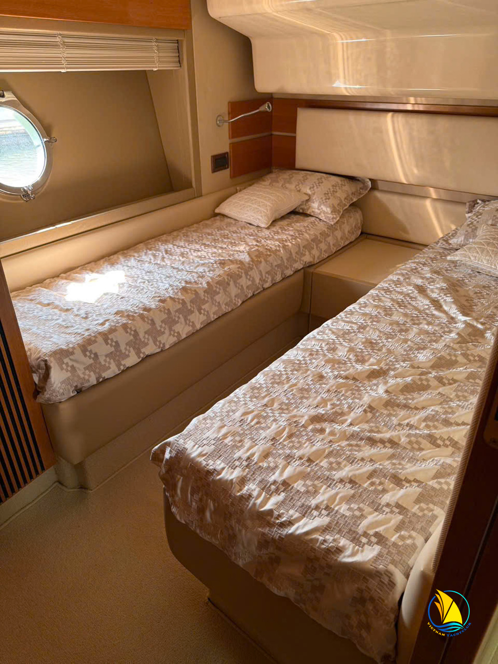 du-thuyen-azimut-60-feet