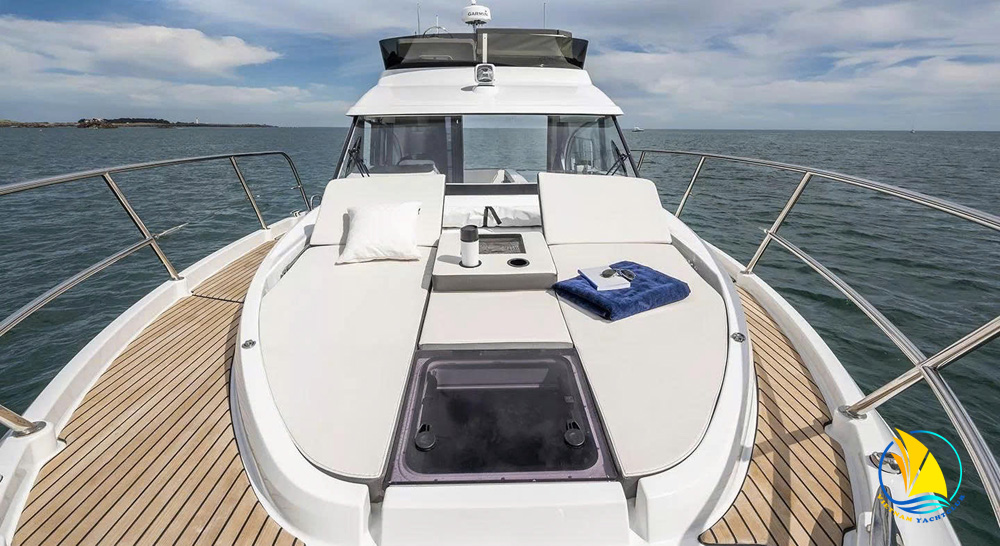 du-thuyen-beneteau-antares-11-fly