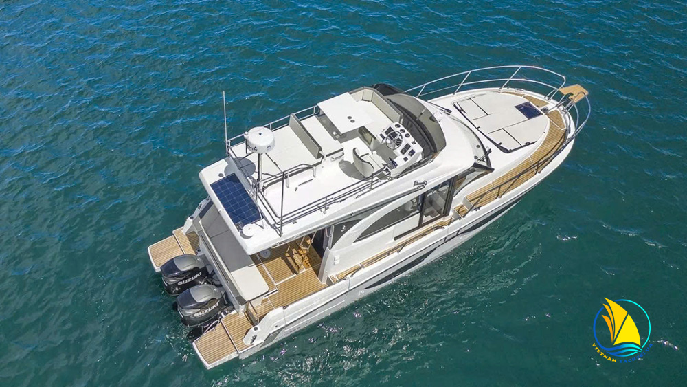 du-thuyen-beneteau-antares-11-fly