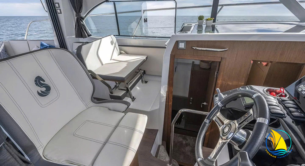 du-thuyen-beneteau-antares-11-fly