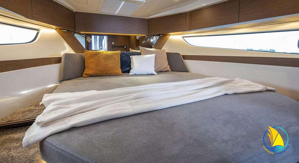 du-thuyen-beneteau-antares-11-fly
