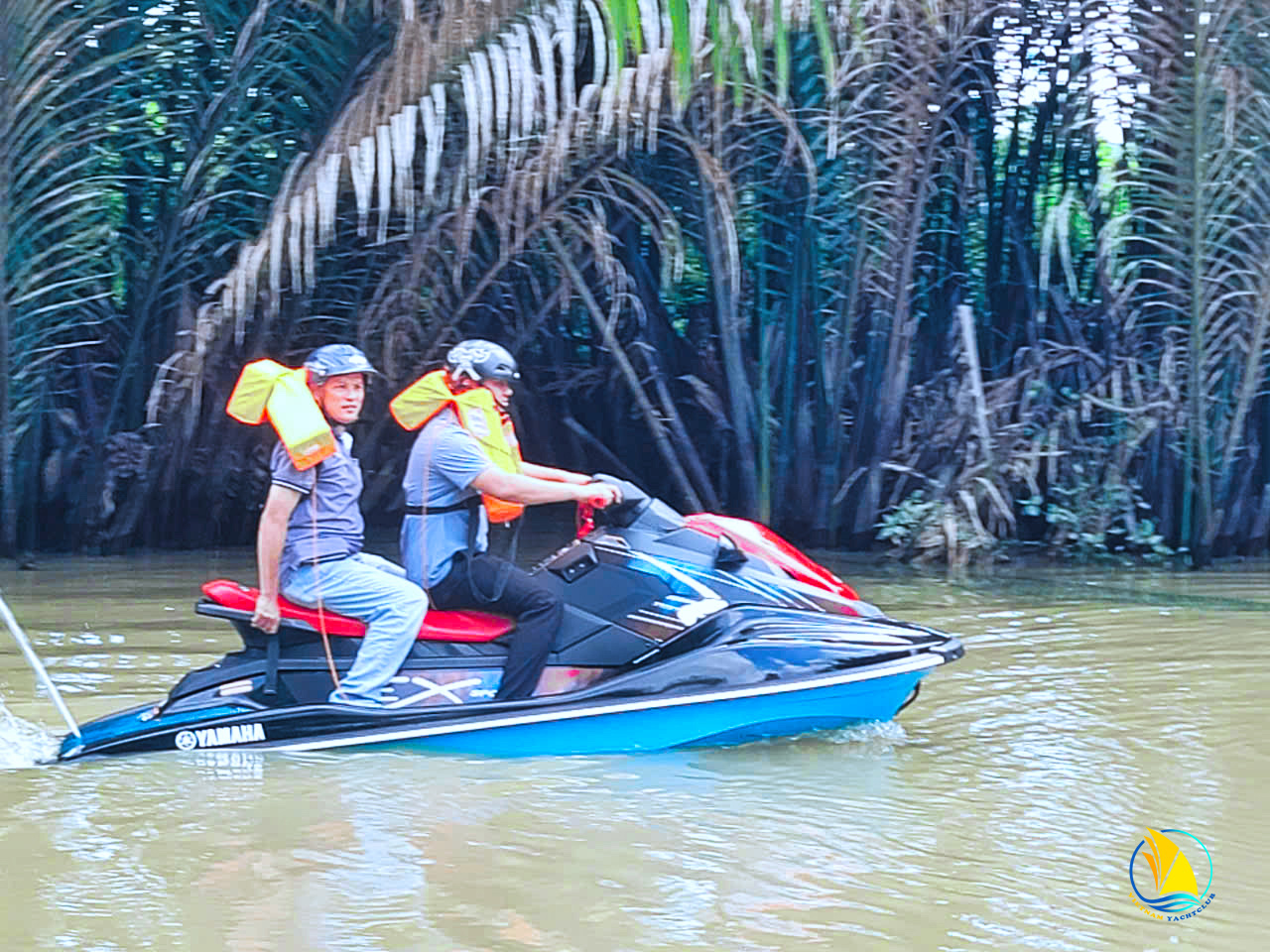 ban-giao-mo-to-nuoc-yamaha-ex-sport-cho-khach-hang-tai-binh-dinh