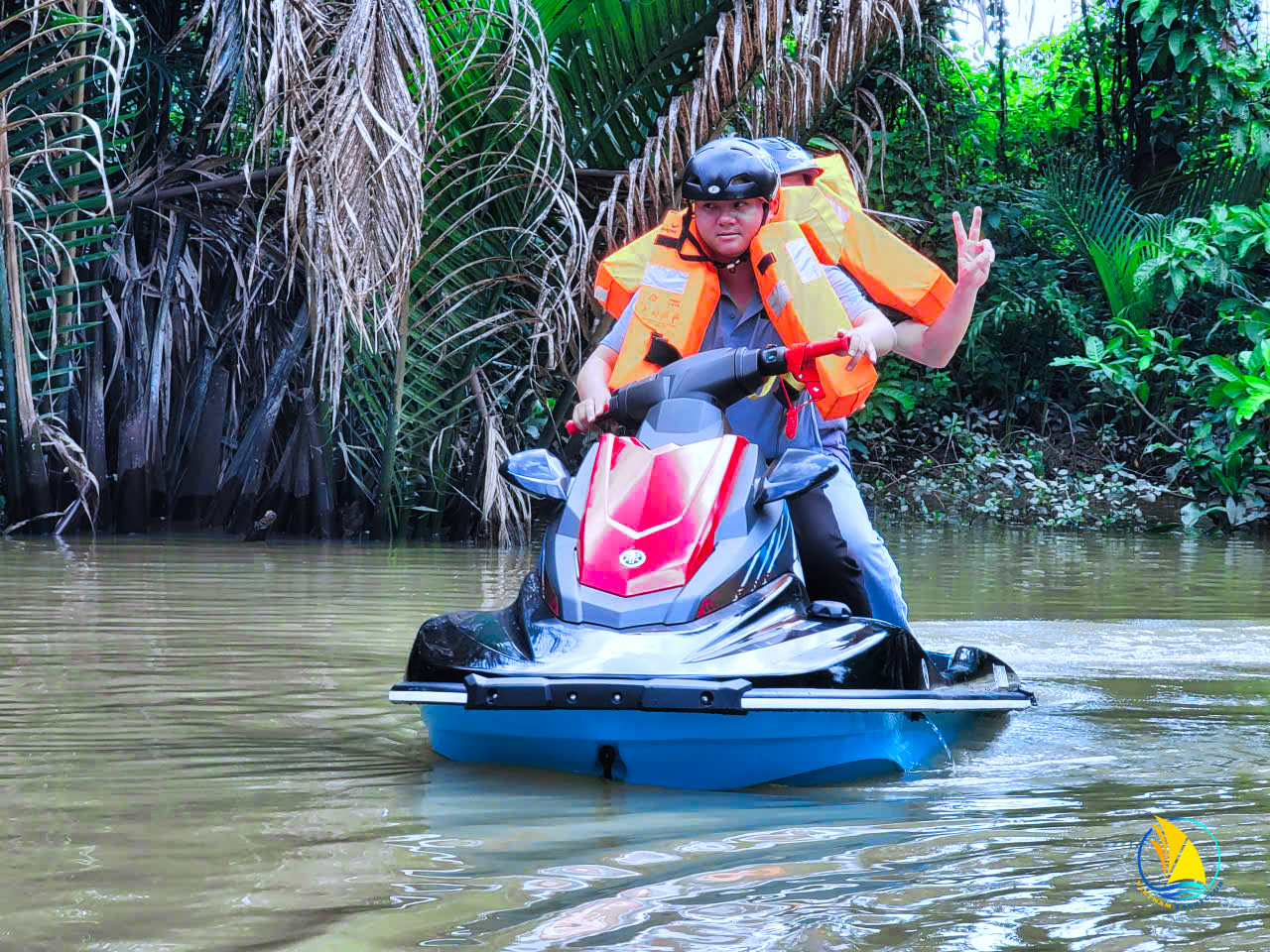 ban-giao-mo-to-nuoc-yamaha-ex-sport-cho-khach-hang-tai-binh-dinh