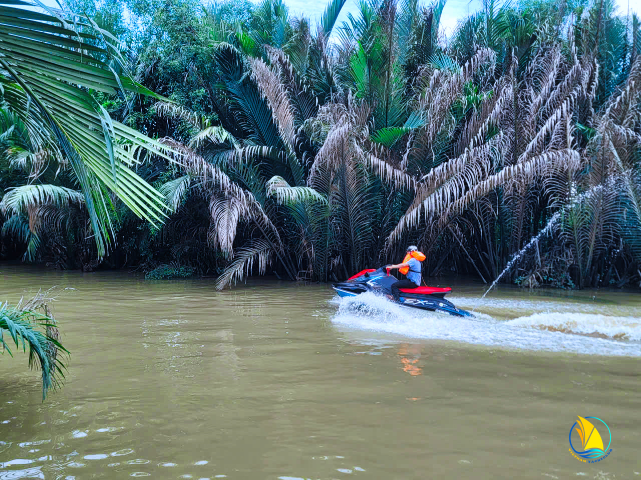 ban-giao-mo-to-nuoc-yamaha-ex-sport-cho-khach-hang-tai-binh-dinh