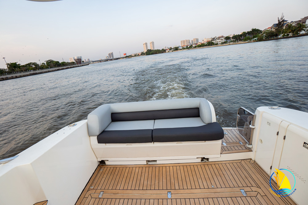 Le-ban-giao-du-thuyen-sealine-f34-yacht-tai-ha-noi-khang-dinh-dang-cap-cung-viet-hoang