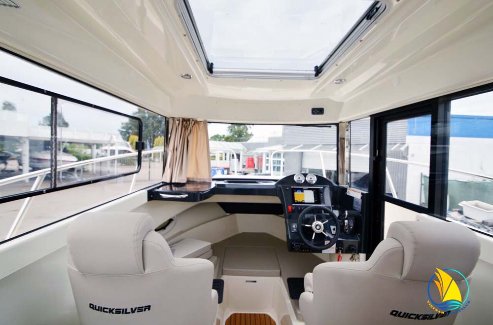 Thuyen-quicksilver-755-pilothouse