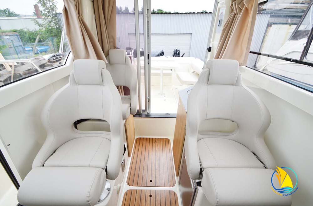 Thuyen-quicksilver-755-pilothouse