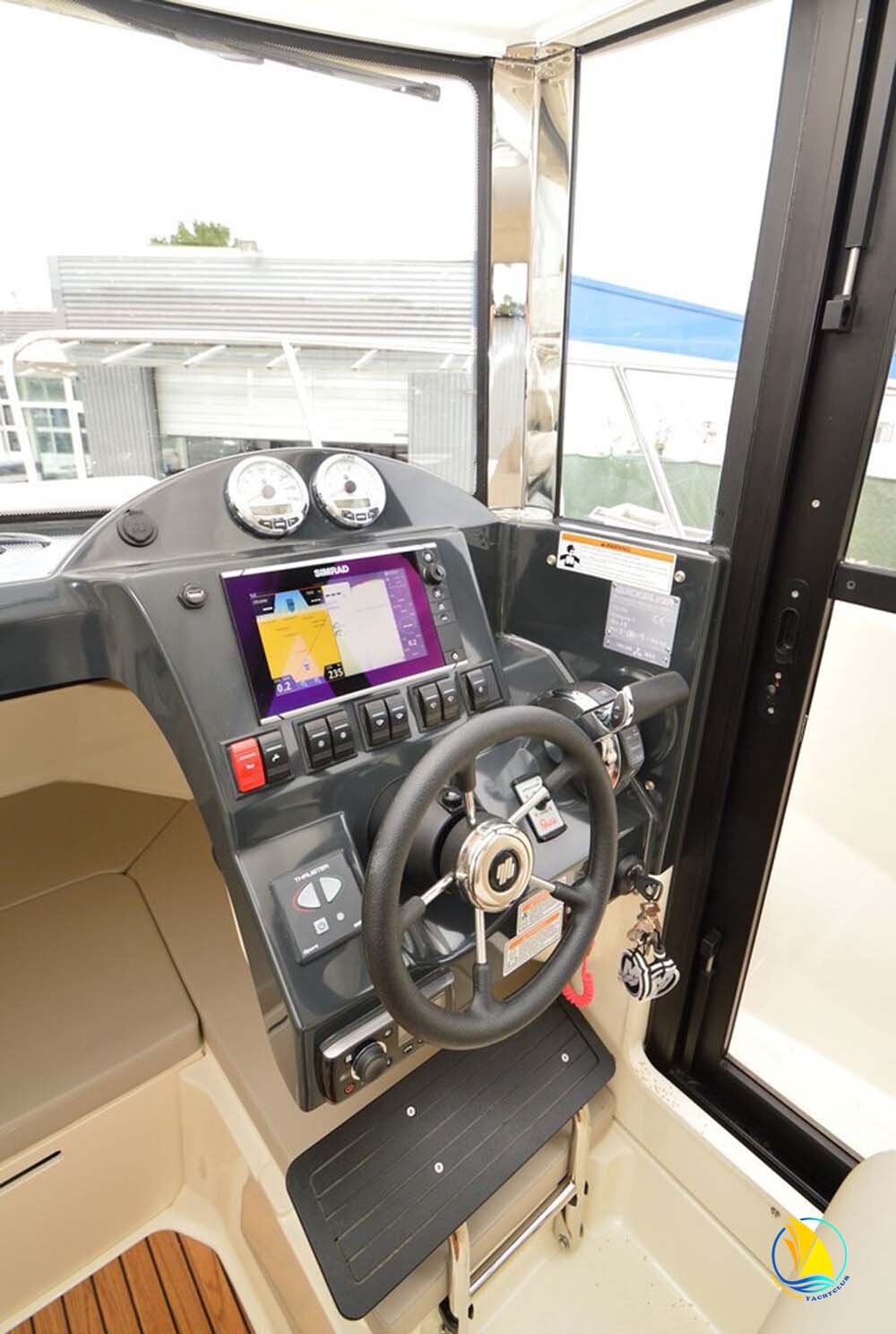 Thuyen-quicksilver-755-pilothouse