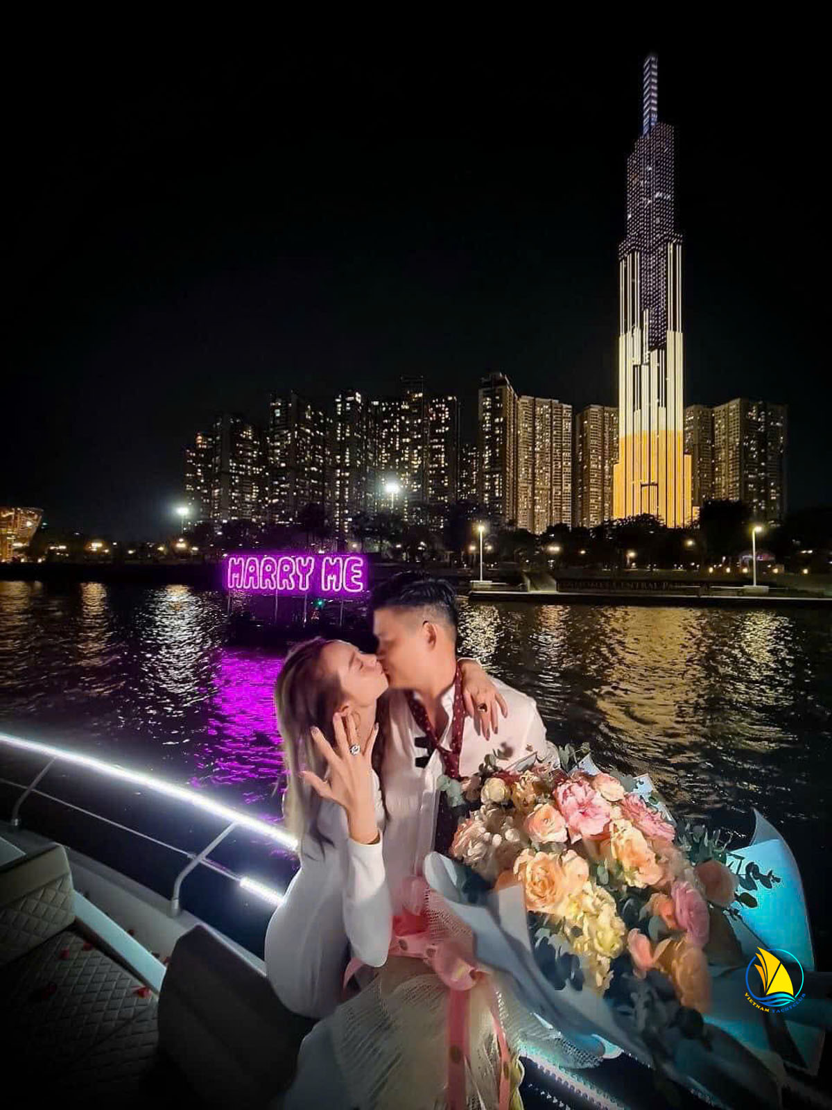 Cau-hon-tren-du-thuyen-sai-gon-khoanh-khac-lang-man