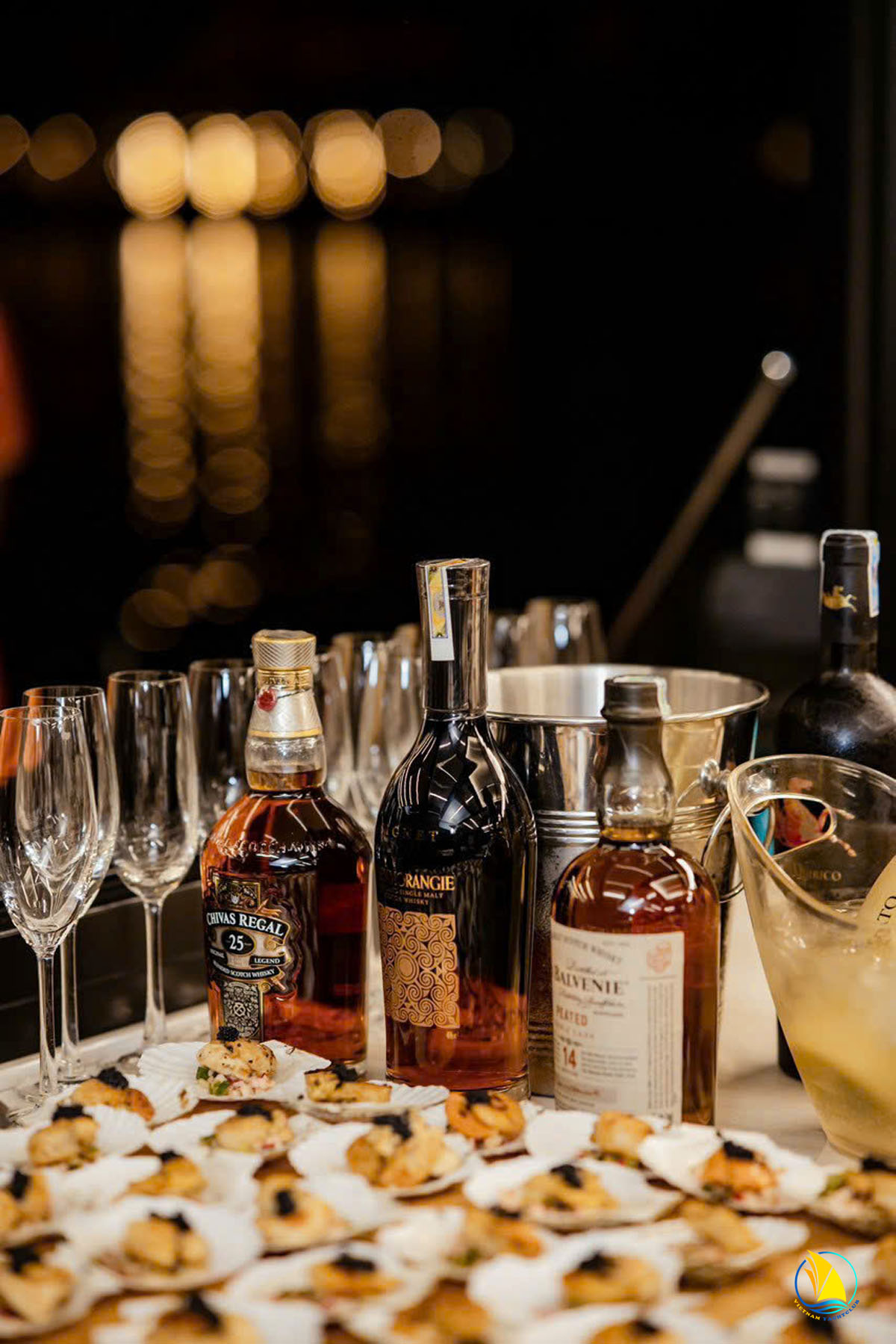 Cau-hon-tren-du-thuyen-sai-gon-khoanh-khac-lang-man