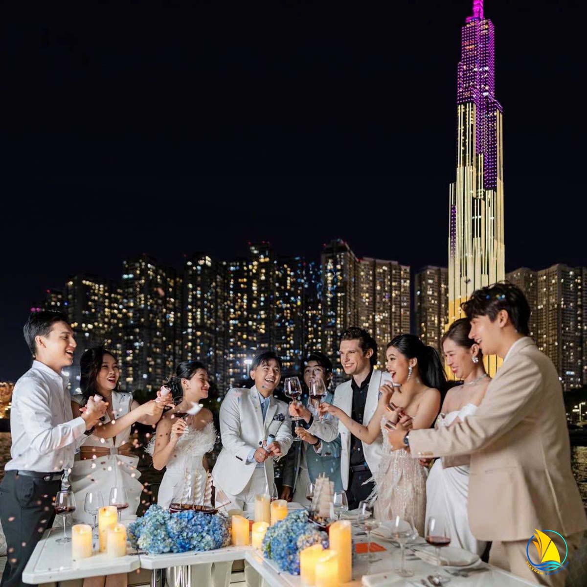 Du-thuyen-hang-sang-galeon-640-fly-khong-gian-thuong-luu