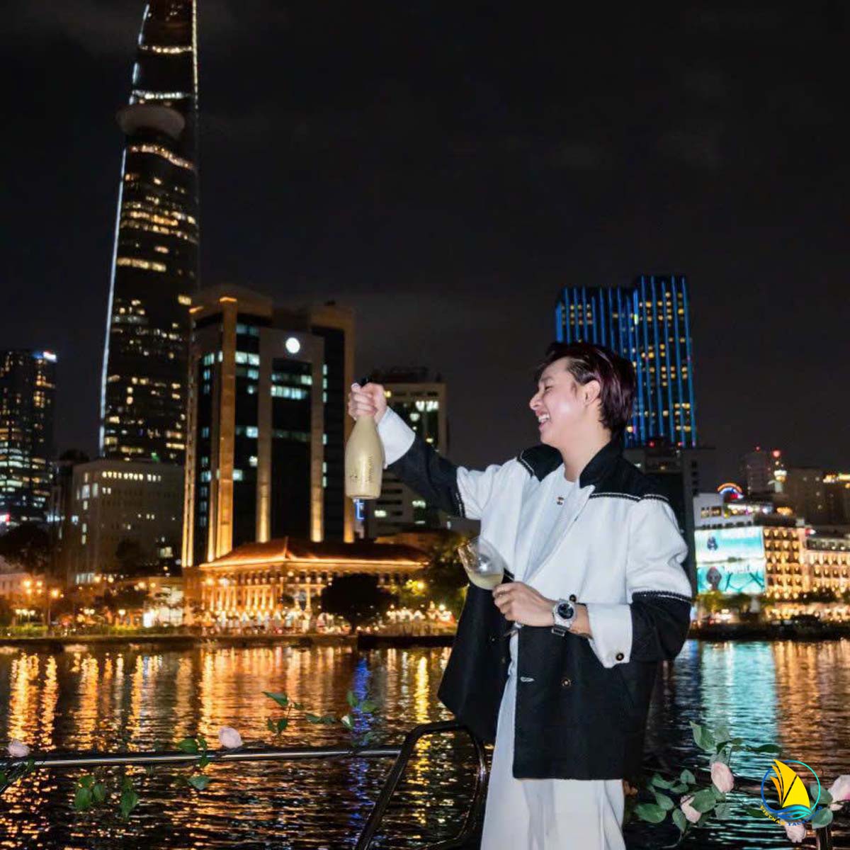 Du-thuyen-hang-sang-galeon-640-fly-khong-gian-thuong-luu