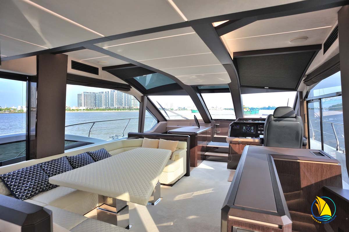 Du-thuyen-hang-sang-galeon-640-fly-khong-gian-thuong-luu