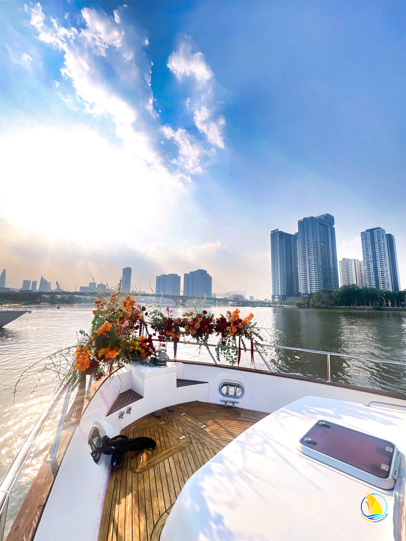 Dung-bo-lo-trai-nghiem-du-thuyen-5-sao-tren-song-sai-gon-1