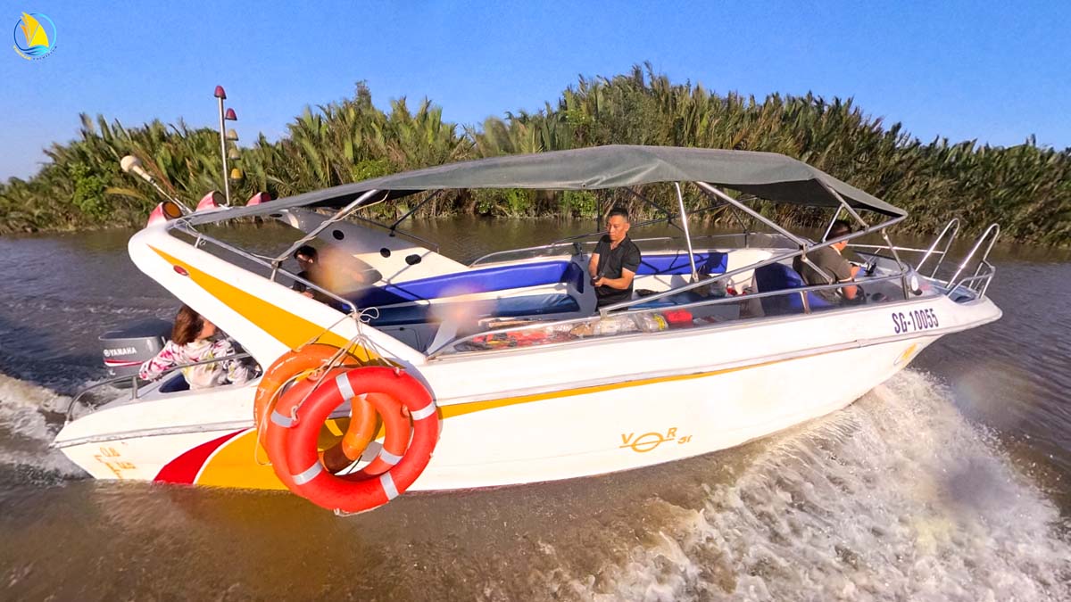 Kham-pha-song-sai-gon-bang-cano-hanh-trinh-ngan-gon-trai-nghiem-chill-dung-dieu-