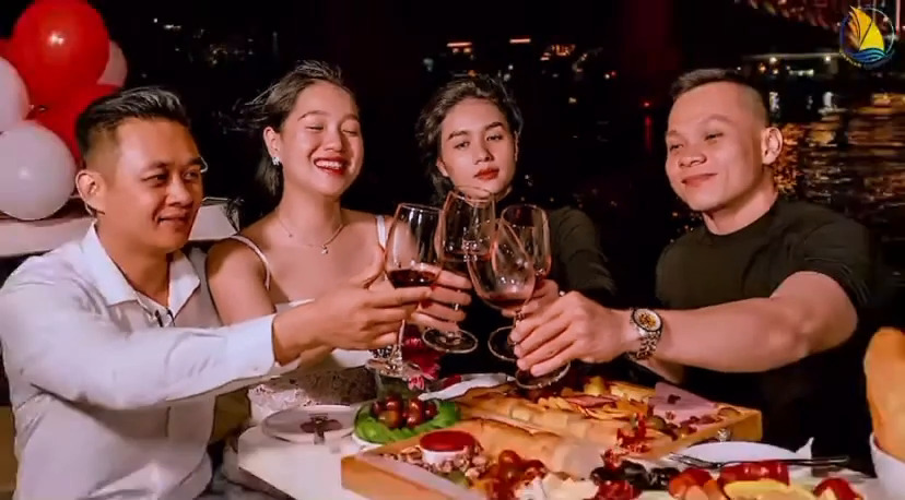 Trai-nghiem-xem-phao-hoa-tren-du-thuyen-sai-gon-hanh-trinh-dang-cap-don-le-tet-