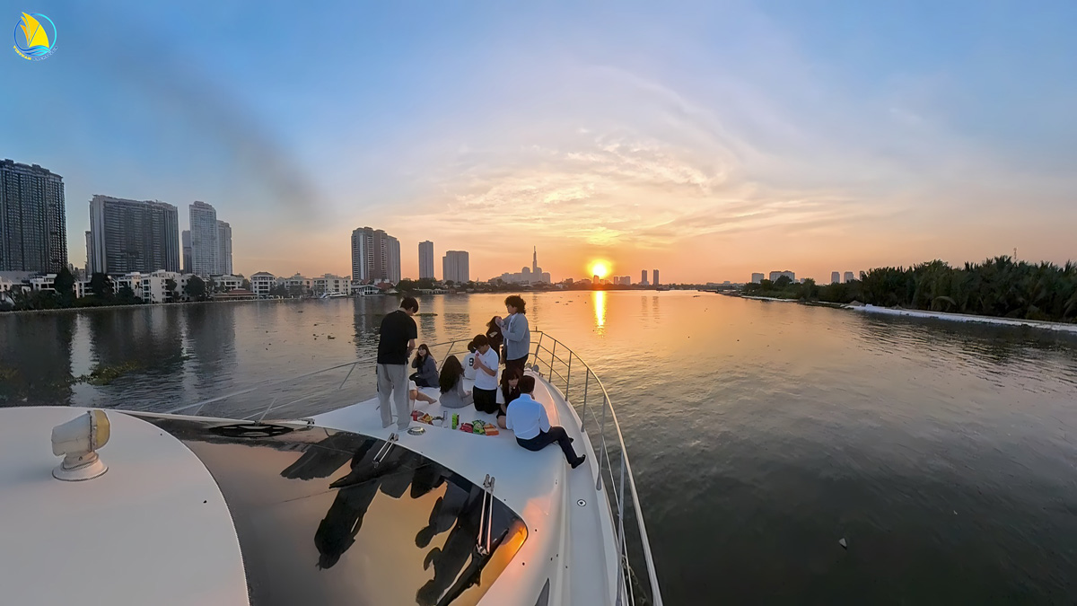 Vi-sao-sinh-nhat-tren-du-thuyen-tro-thanh-xu-huong-cua-gioi-tre-