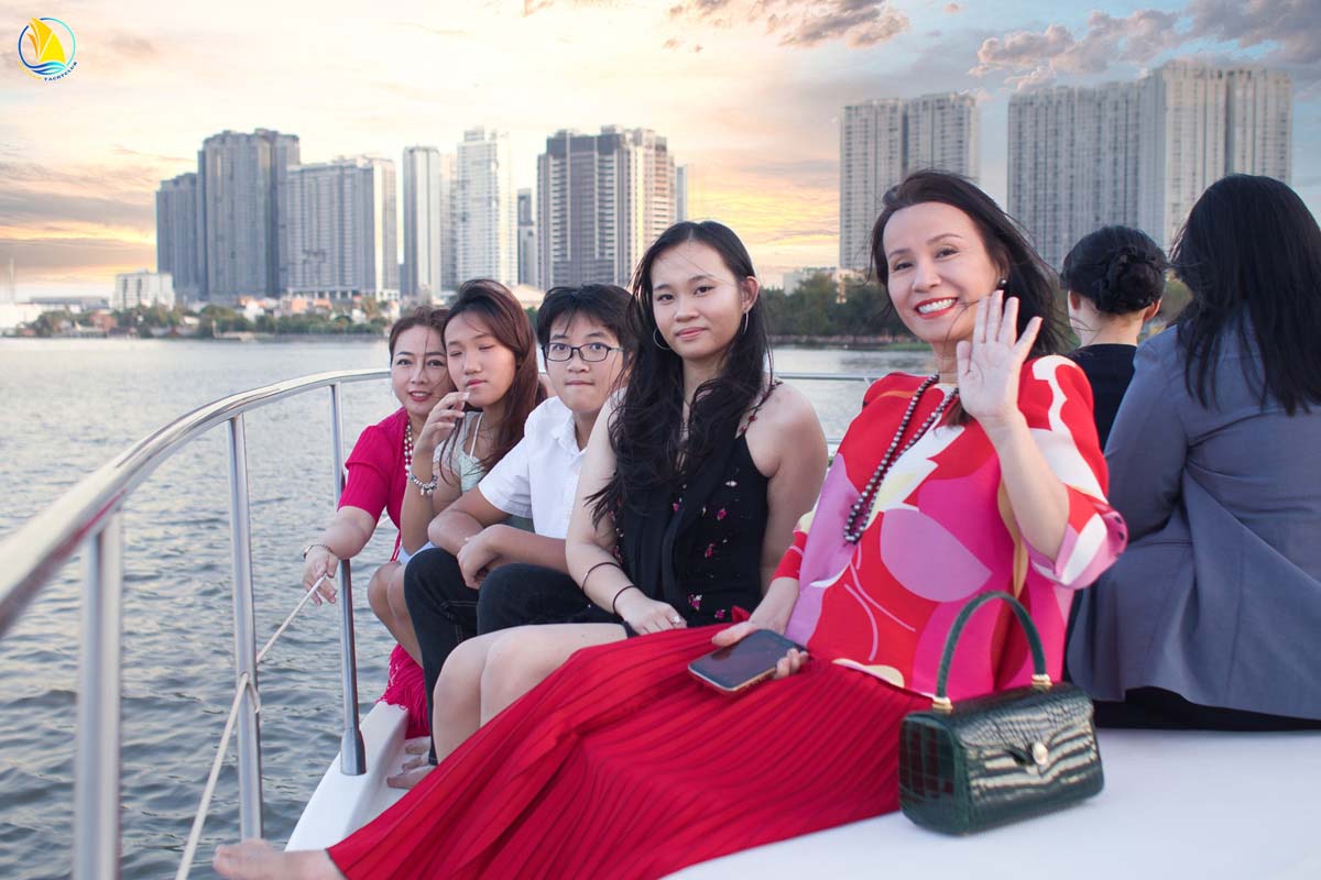 Vi-sao-sinh-nhat-tren-du-thuyen-tro-thanh-xu-huong-cua-gioi-tre-