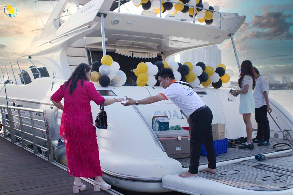 Vi-sao-sinh-nhat-tren-du-thuyen-tro-thanh-xu-huong-cua-gioi-tre-