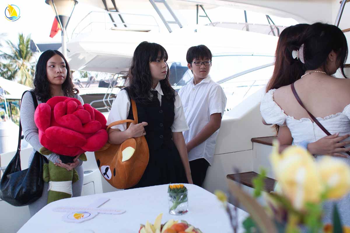 Vi-sao-sinh-nhat-tren-du-thuyen-tro-thanh-xu-huong-cua-gioi-tre-