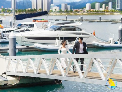 CHỤP ẢNH CƯỚI TRÊN DU THUYỀN TẠI NHA TRANG