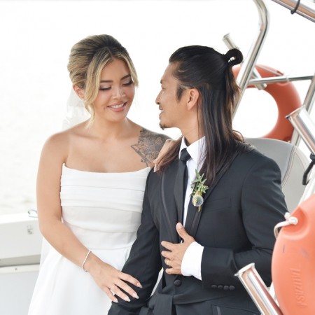 Welcoming the bride by yacht, why not?
