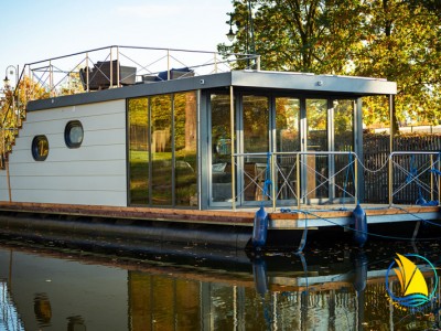 CAMPI 400 HOUSEBOAT