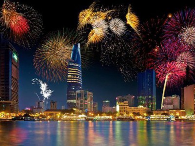 TỔ CHỨC SỰ KIỆN NGẮM PHÁO HOA TRÊN DU THUYỀN