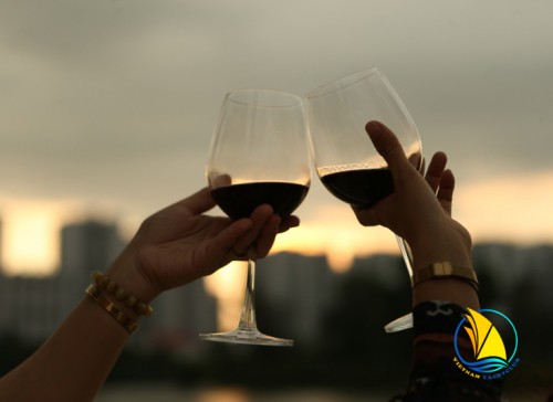 UNDERGROUND CITY TOUR WITH WINE SUNSET