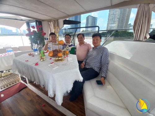 TRẢI NGHIỆM CUỘC SỐNG THƯỢNG LƯU VỚI TOUR DU THUYỀN CAO CẤP TRÊN SÔNG SÀI GÒN