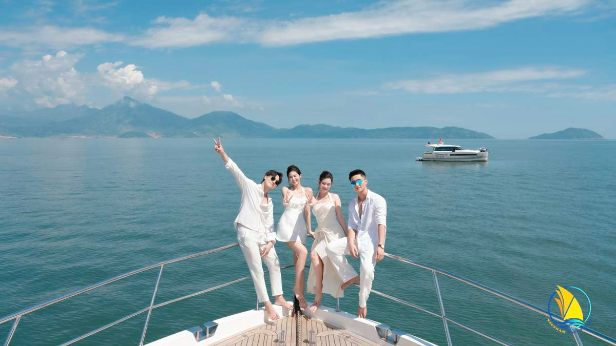 CHO THUÊ DU THUYỀN ĐÀ NẴNG 20 KHÁCH - 4 PHÒNG NGỦ CAO CẤP, TRẢI NGHIỆM THƯỢNG LƯU