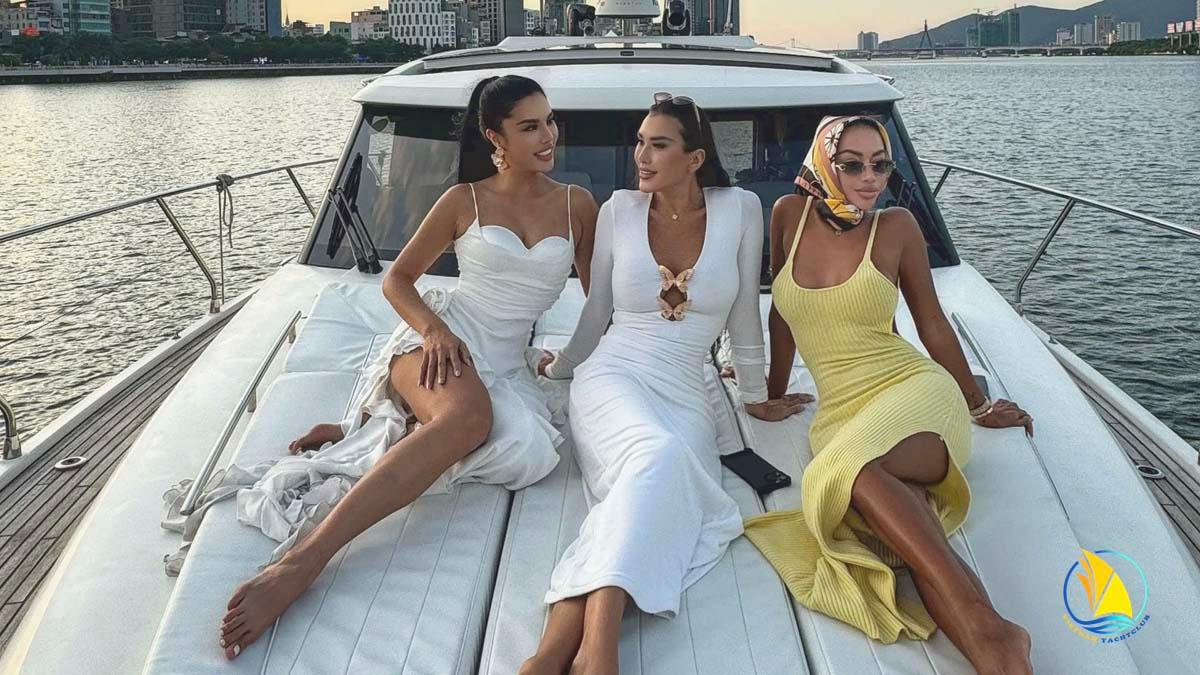 DA NANG YACHT FOR RENT - 9 PAX - 2 LUXURY BEDROOMS