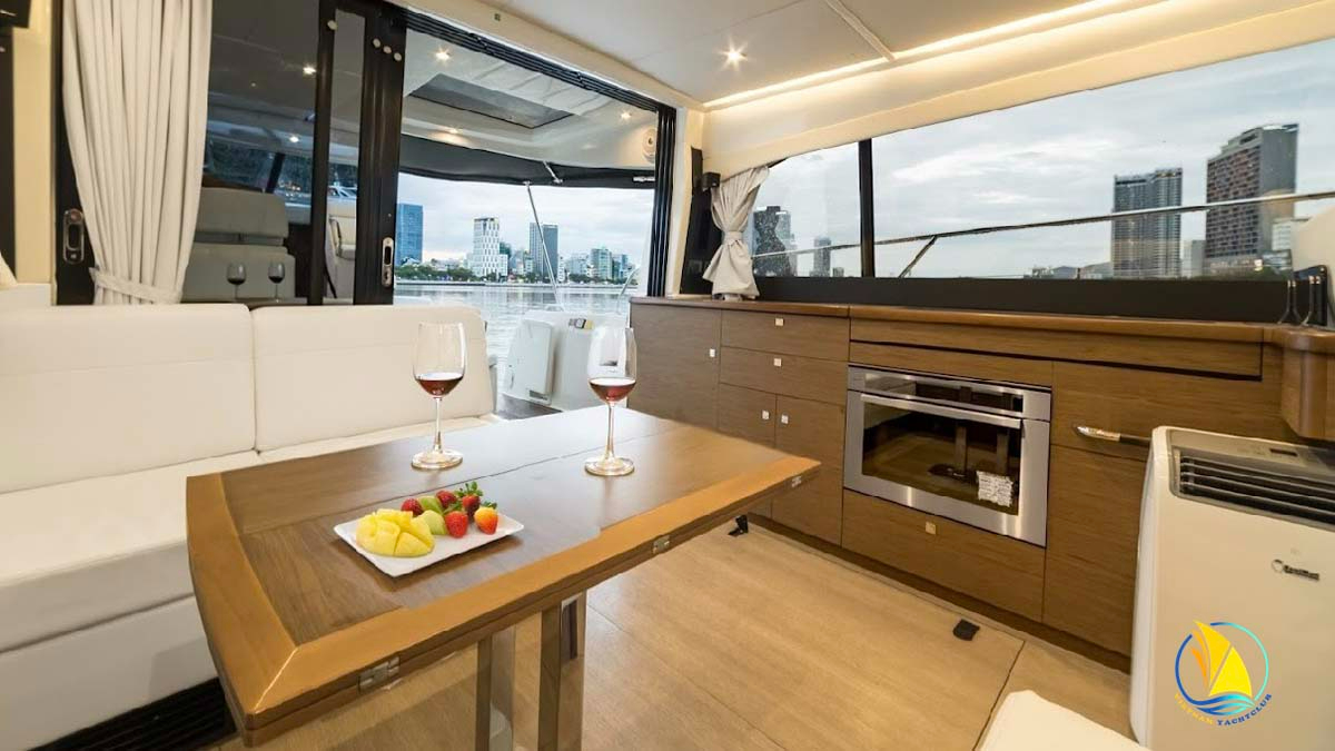 DA NANG YACHT FOR RENT - 9 PAX - 2 LUXURY BEDROOMS