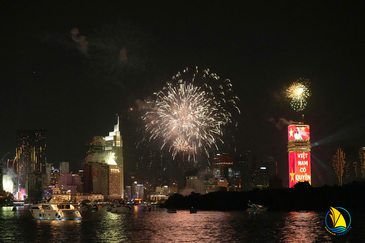 NEW YEAR'S EVE CRUISE CENTER ON THE SAIGON RIVER
